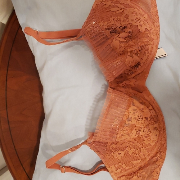 Victoria secret  push up bra - Picture 2 of 6